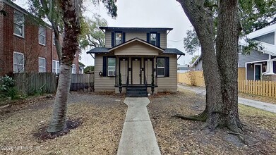 Building Photo - 1513 Palm Ave