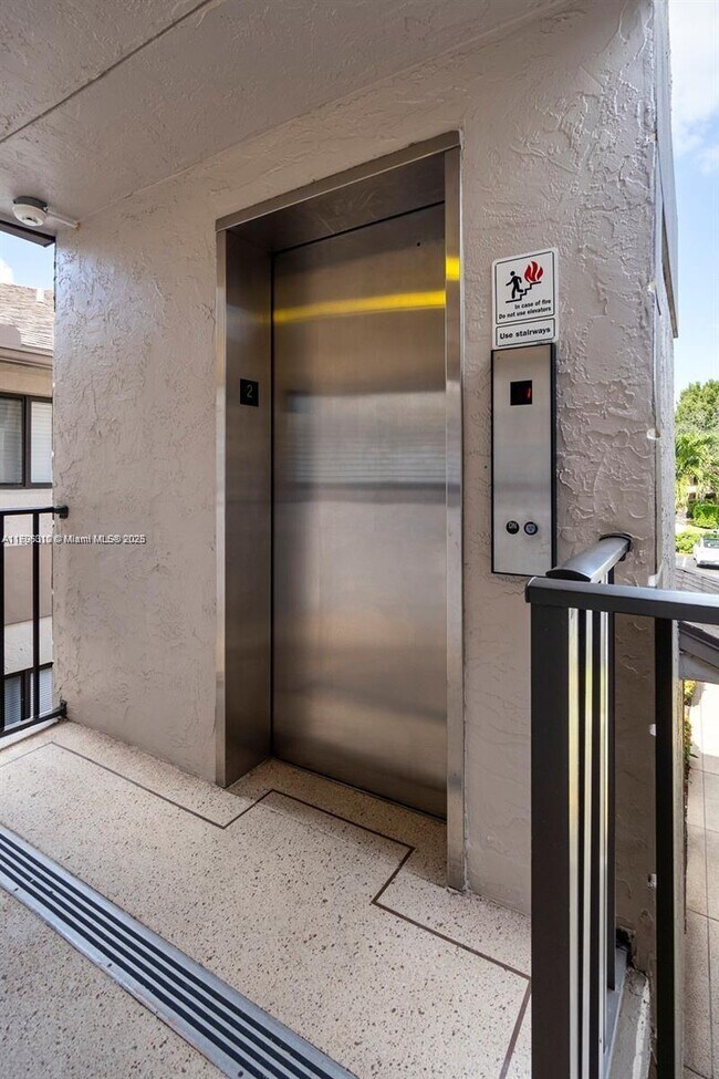 Foto del edificio - 15144 Ashland St