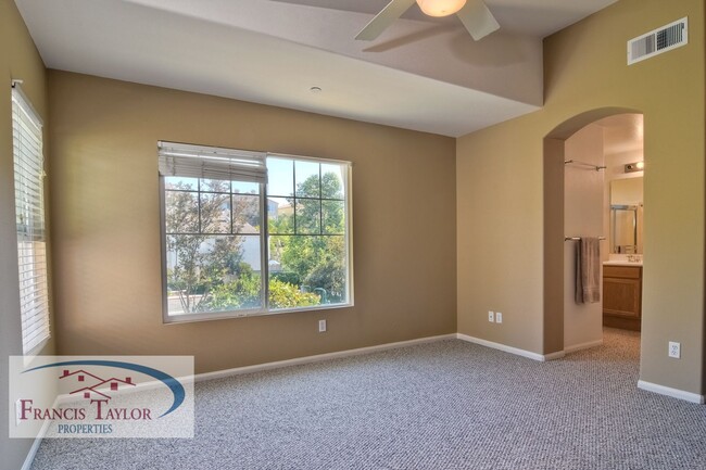 Building Photo - Newly Updated Condominium in the Gated Com...