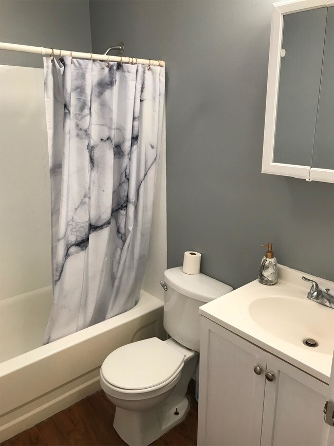 Building Photo - 1 bedroom in Elgin IL 60120