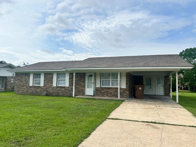 Building Photo - 206 Lynn Cir