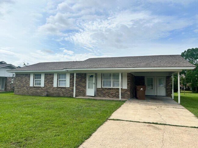 Foto del edificio - 206 Lynn Cir