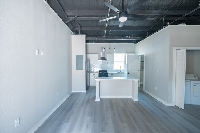 Building Photo - 2612 Castle St