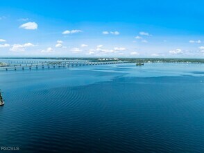 Building Photo - 3000 Oasis Grand Blvd