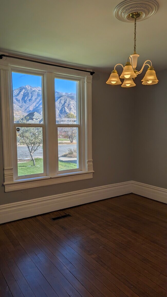 Dormitorio 1 - 2135 Adams Ave