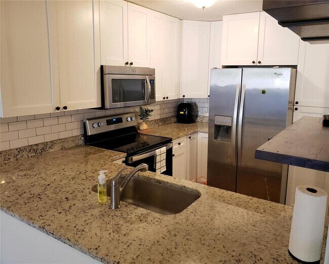 Foto del edificio - 15215 Amberly Dr