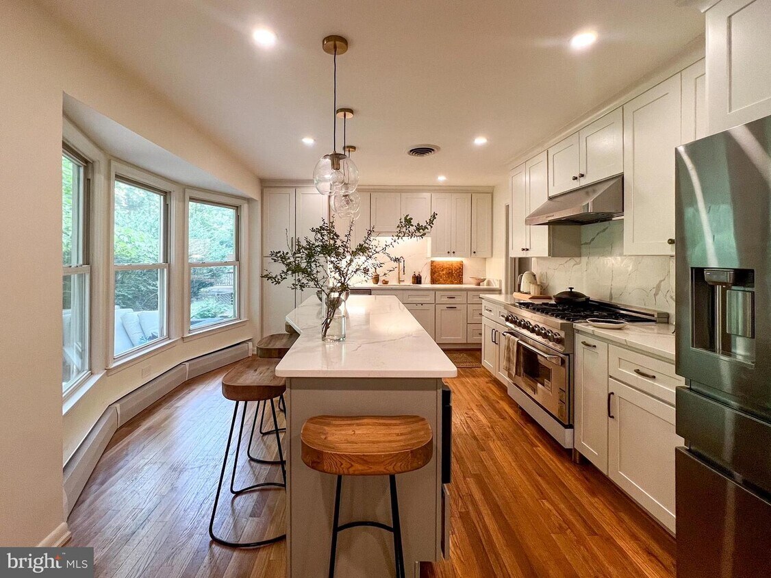 Primary Photo - 1240 Daleview Dr
