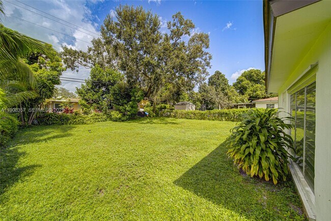 Foto del edificio - 6433 SW 25th St