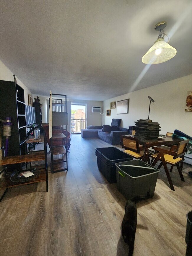 Foto del edificio - Watertown - 2 Bedroom Apartment - 9/1  **NO FEE*