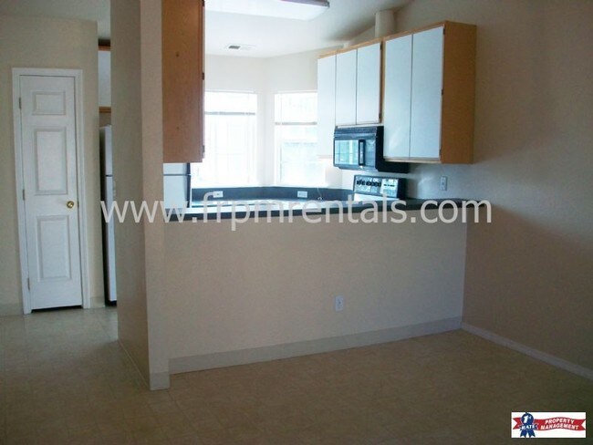 Building Photo - SPACIOUS 2 Bed 1.75 Bath- W/D Included