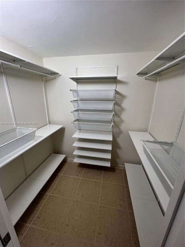 Foto del edificio - 4780 NW 102nd Ave