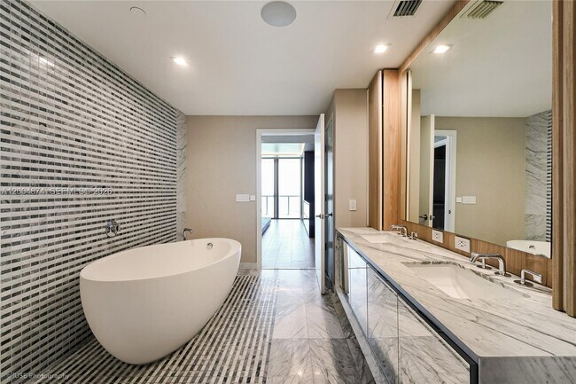Foto del edificio - 788 NE 23rd St