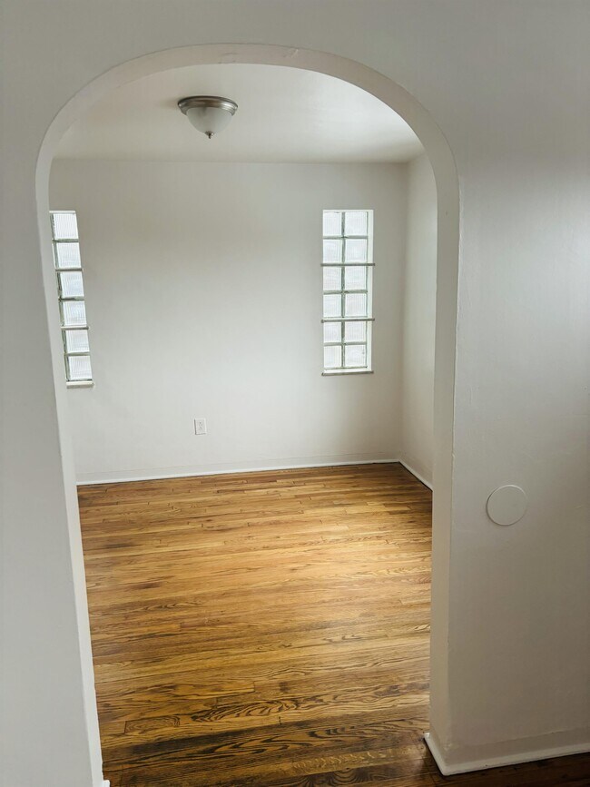 Foto del edificio - 1525 Collins Rd