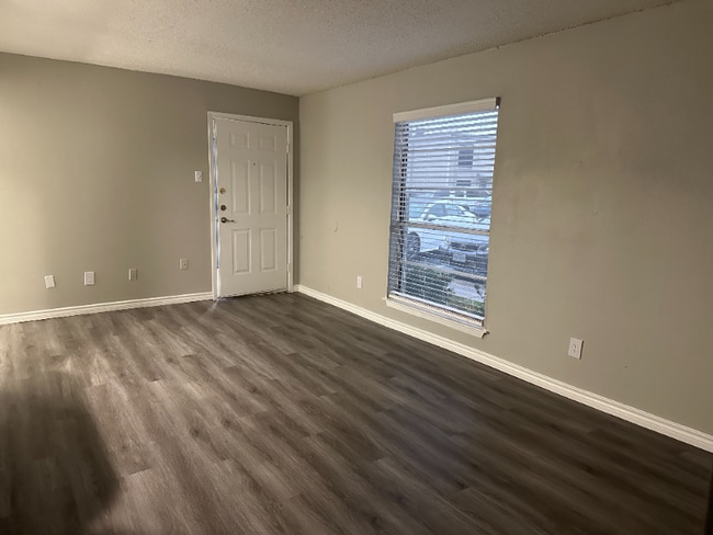 Building Photo - 3754 W Buckingham Rd