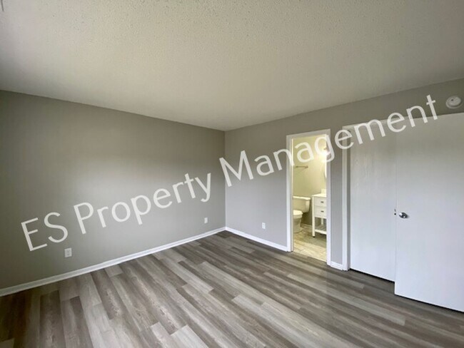 Foto del edificio - Great 3 Bedroom 2 Bathroom Brick Front Ran...