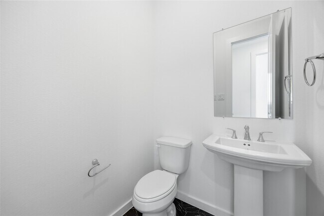 Building Photo - 16719 Lake Austin St