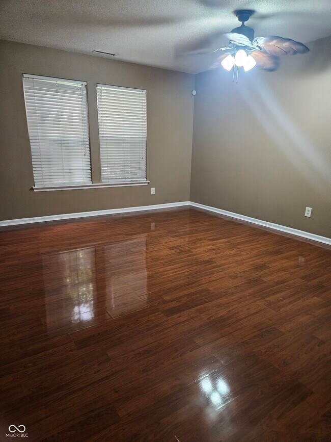 Foto del edificio - 10118 Clear Creek Cir