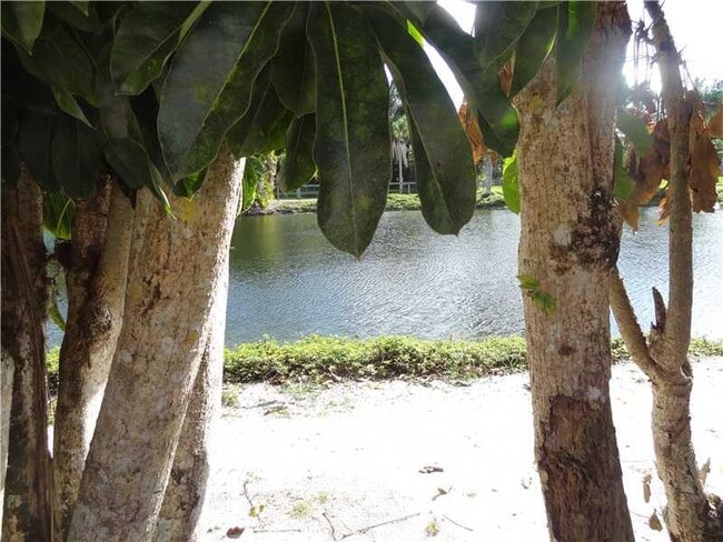 Foto del edificio - 6120 SW 48th Ct