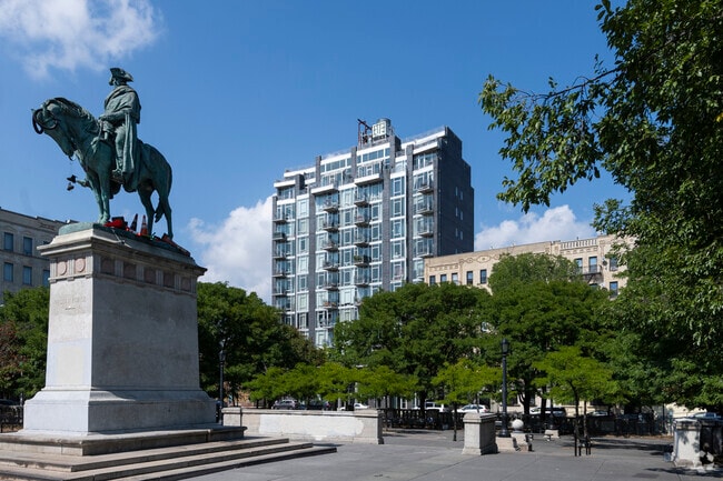 Building Photo - The Continental