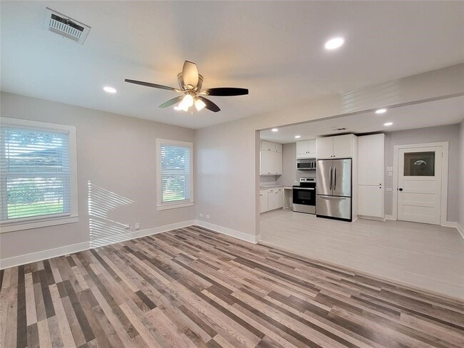 Building Photo - 1113 San Jacinto St