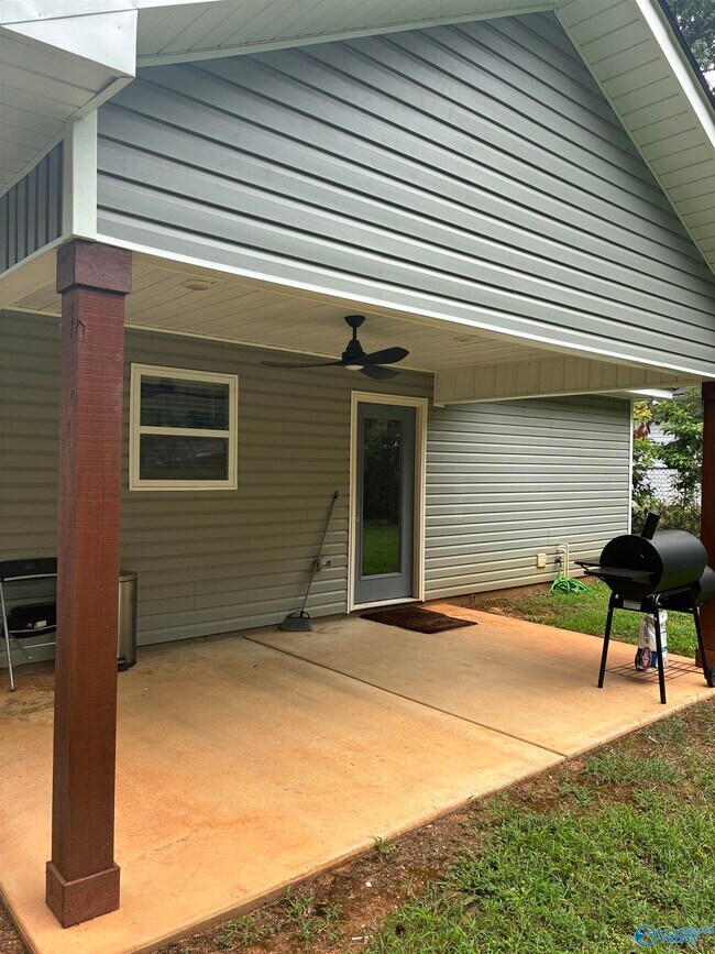 Foto del edificio - 2117 Atkins Dr NW