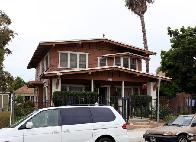 Building Photo - 443-445 N Daisy Ave