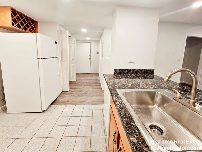 Building Photo - 24 Queensberry St