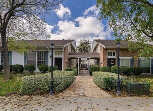 Building Photo - 4800 Williamsburg Ln