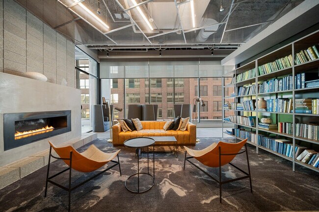 Building Photo - 347 S Clark St