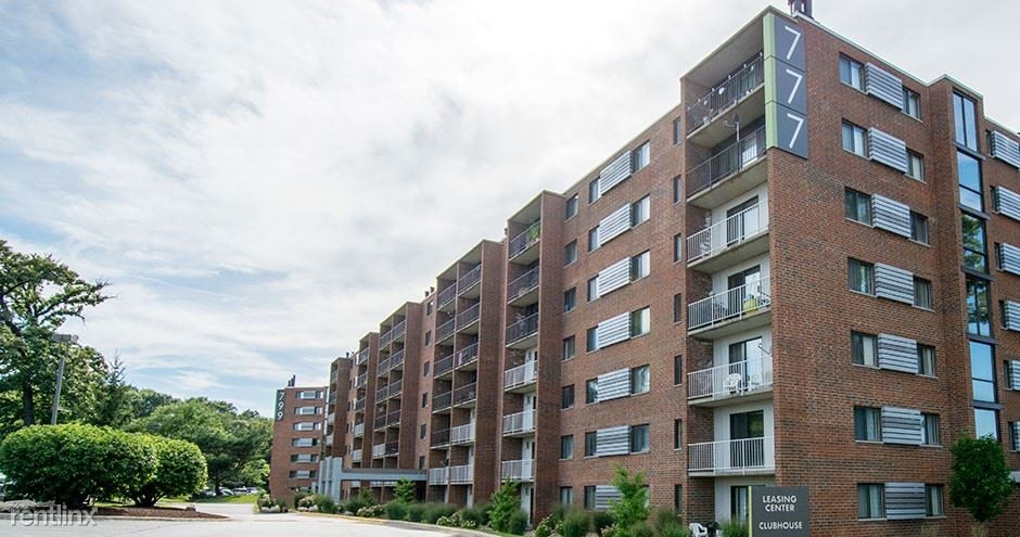 Foto principal - 701 Royal Saint George Dr