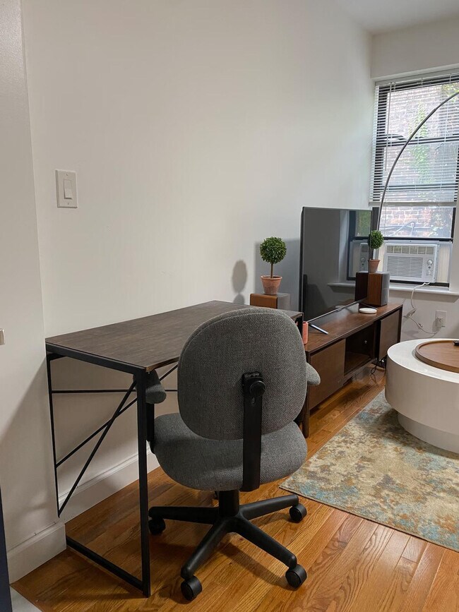 Foto del edificio - 317 E 75th St