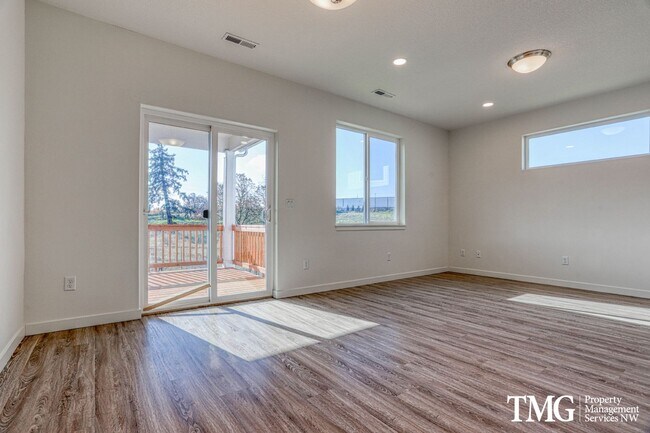 Foto del edificio - Exciting Ridgefield Home in a Growing Comm...