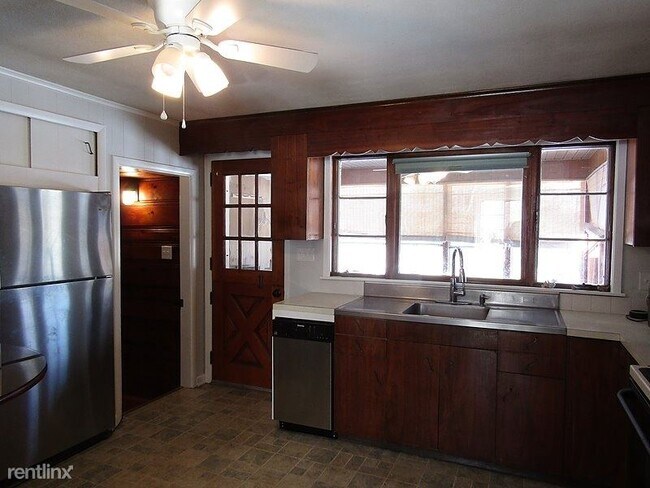 Building Photo - 3 br, 1.5 bath House - 282 Cook Hill Road