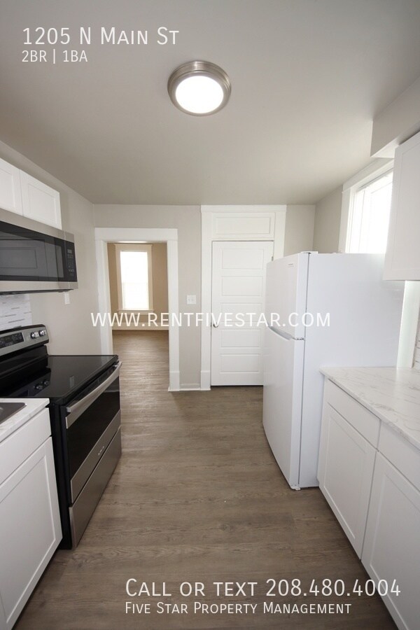 Building Photo - 2 Bedroom Home, Freshly Remodeled in 2023!...