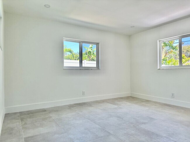 Foto del edificio - 5240 NE 17th Terrace