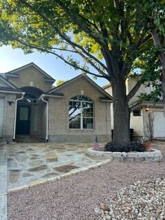 Foto del edificio - Beautiful 4 Bed/2 Bath with a Pool in the Heart of Castle Hills