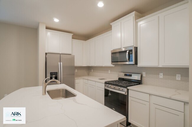 Foto del edificio - 353 Fellbrook Dr
