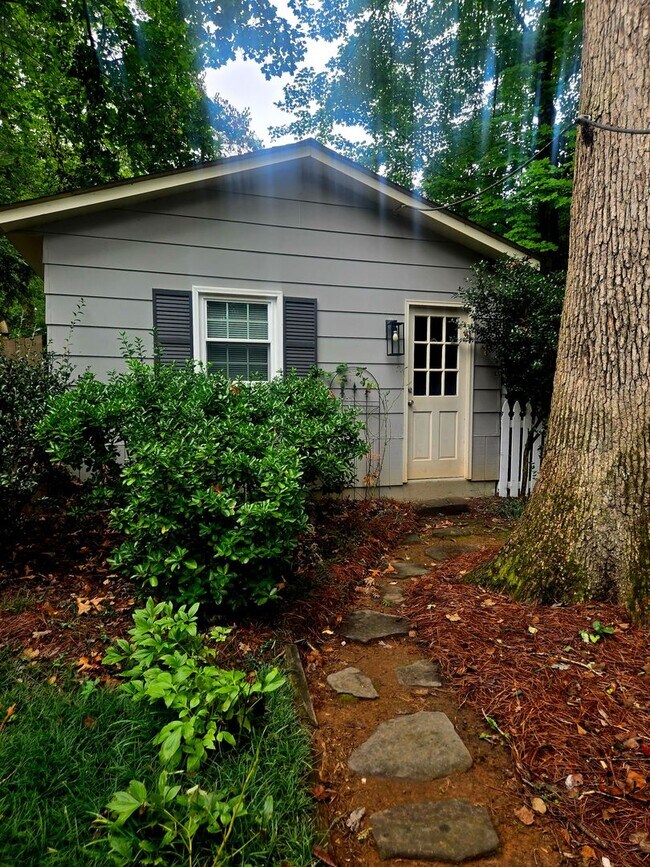 Foto del edificio - 2708 Courtney Ln