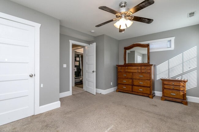 Building Photo - Available for Short Term from Now until July 15, 2026 - Inquire about discounted rate!