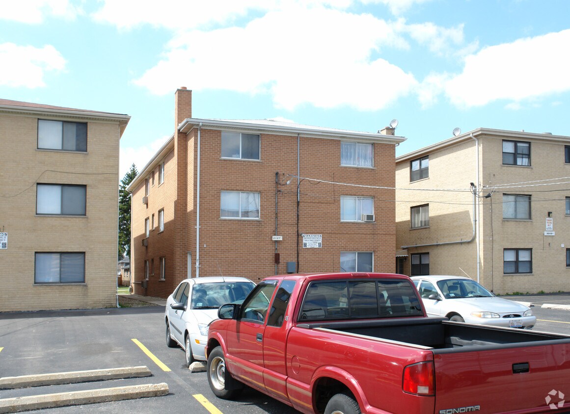 Building Photo - 3127 Elm St