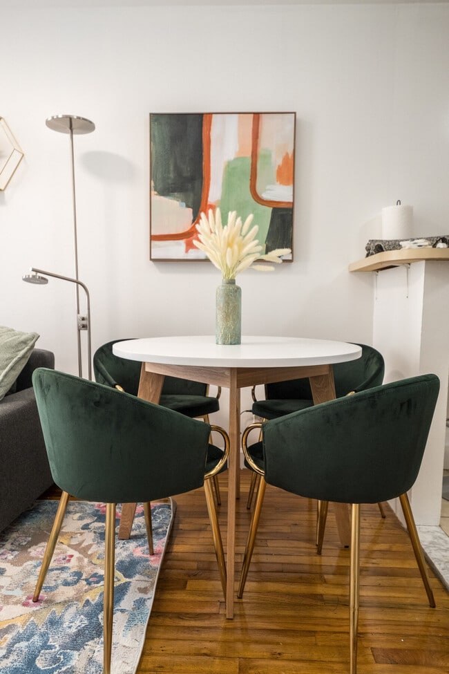 Building Photo - 222 E 104th St