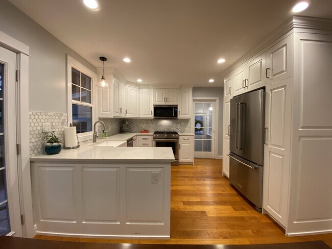 Kitchen - 1491 E Maple Ave