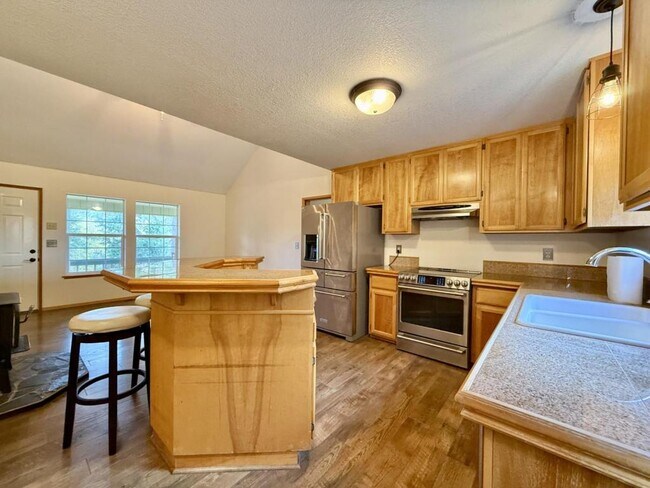 Building Photo - 300 Colonial Dr