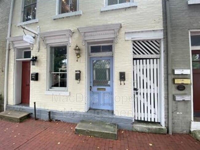 Building Photo - 604 Caroline St