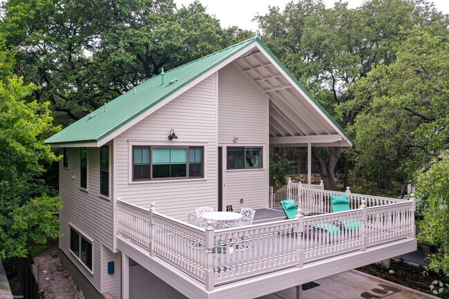 Building Photo - 509 E Live Oak St