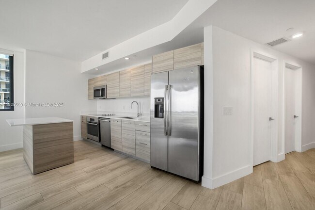 Foto del edificio - 121 NE 34th St