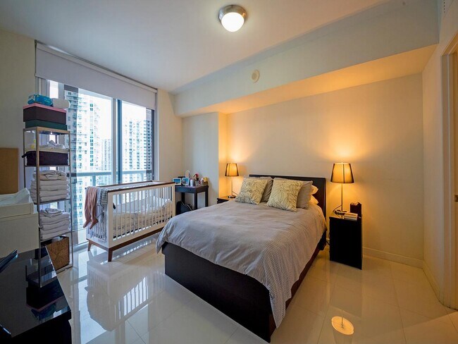 Building Photo - 485 Brickell Ave