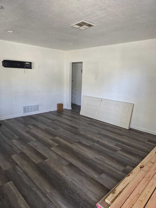Foto del edificio - 1225 Castaic Ave
