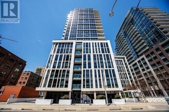 Building Photo - 400 Adelaide St E