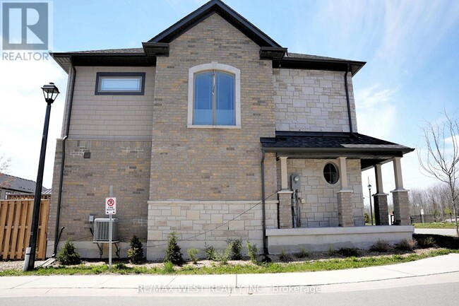 Building Photo - 37 Cygnus Cres